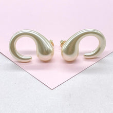 Load image into Gallery viewer, Synthetic Pearl Earring with Semi-Swirl Shape

