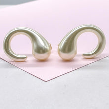Load image into Gallery viewer, Synthetic Pearl Earring with Semi-Swirl Shape
