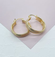 Load image into Gallery viewer, 18K Gold Filled Hoop Earrings Featuring Middle Detail Rugged Wholesale And
