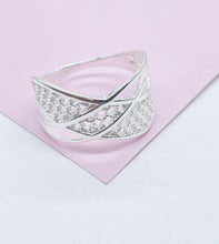 Load image into Gallery viewer, 925 Sterling Silver Ring With Honey Comb Textures &amp; Smooth Thin Rows
