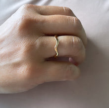 Load image into Gallery viewer, 18k Gold Filled Plain Smooth Wavy Ring
