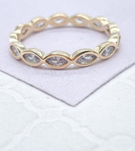 Load image into Gallery viewer, 18k Gold Filled Minimalist Oval Link Ring with Navette Cut Stones
