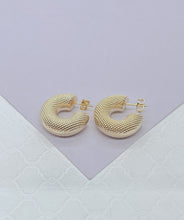 Load image into Gallery viewer, 18k Gold Filled Chunky Bubble Grain-Textured 8mm Open Hoop Earring

